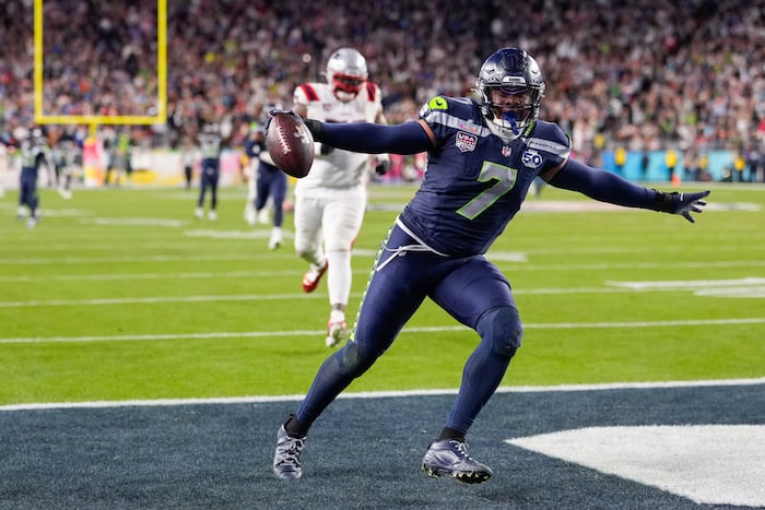 Seahawks ride their 'Dark Side' defense to a Super Bowl title, pounding the Patriots 29-13