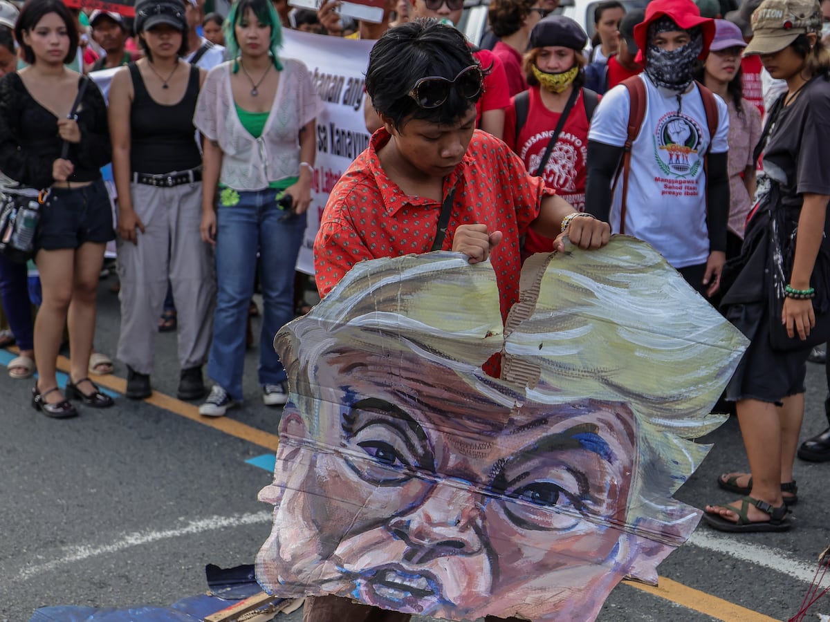 Image linked from the original feed: Philippine president to deliver key speech in the shadow of corruption scandal and political tension