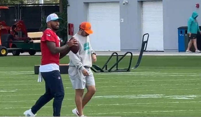 Dolphins QB Tua Tagovailoa Leads Injury-Scarred Camp With New Mindset