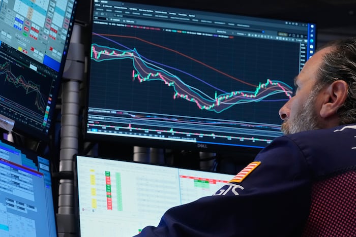 US stocks rally and claw back some of their losses for June