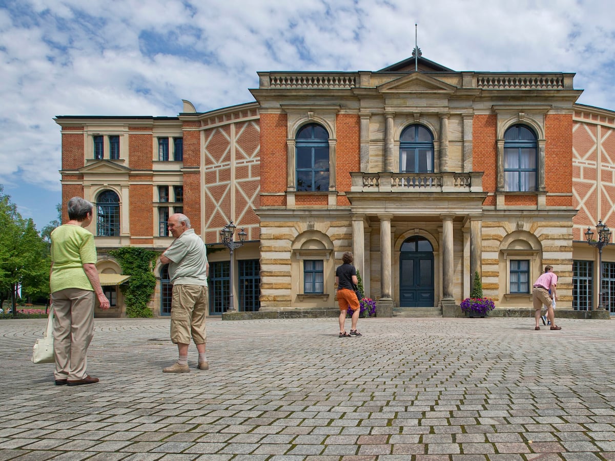 Image linked from the original feed: AI-assisted staging draws boos at the Richard Wagner festival in Germany