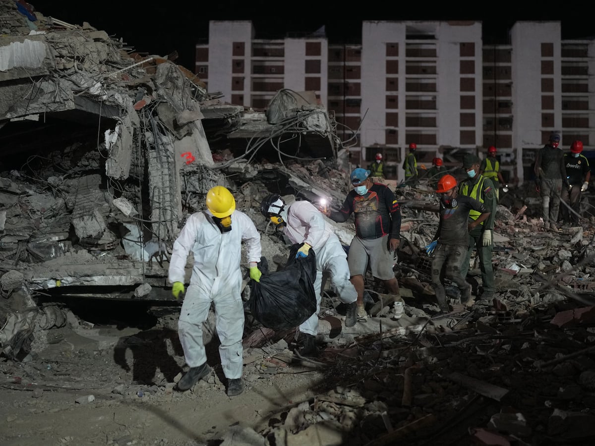 Image linked from the original feed: Aumenta a 6.125 la cifra de fallecidos por los dos sismos en Venezuela