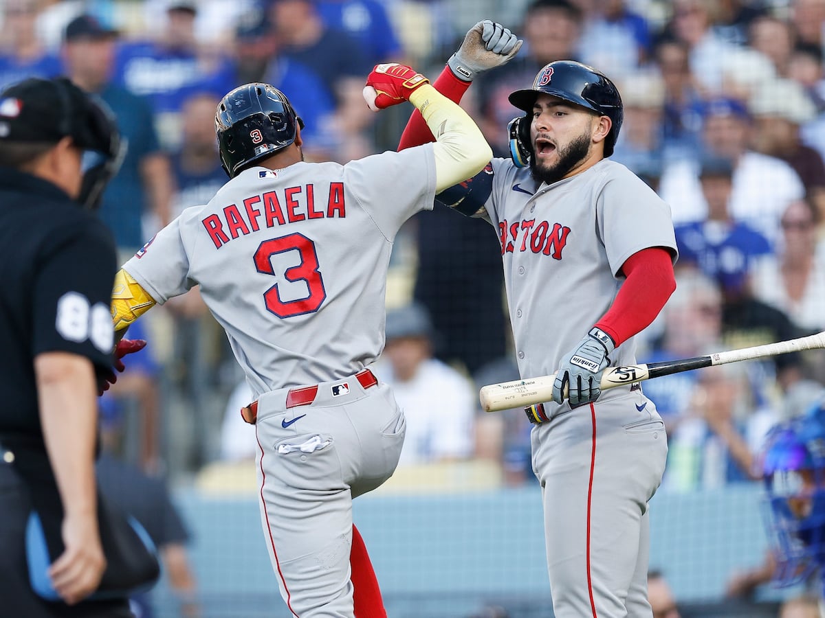 Image linked from the original feed: Rafaela hits 2 homers as streaking Red Sox take lead in 8th and edge Yamamoto and Dodgers 3-2