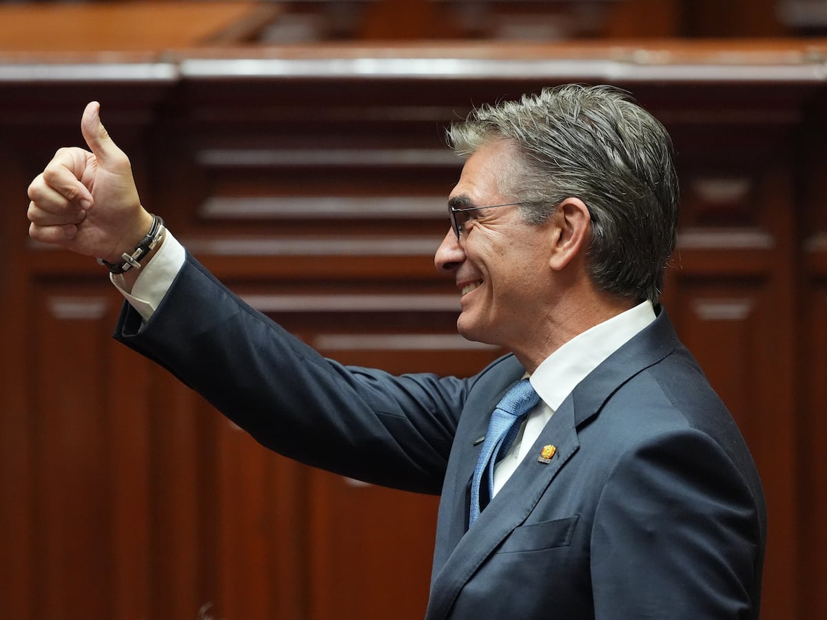 Image linked from the original feed: Rodrigo Paz ajusta su gabinete en medio de tensiones internas antes de anunciar reformas