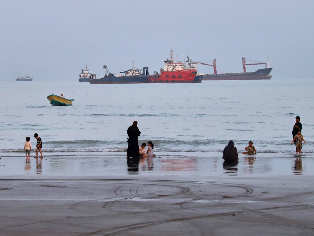 Image linked from the original feed: Possible Strait of Hormuz deal, Israeli soldiers killed in Lebanon and other news in the Mideast