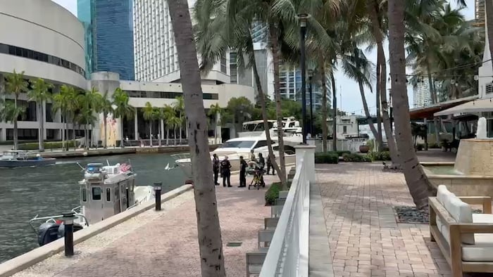 4 hospitalized after boat experiences mechanical issue in Brickell