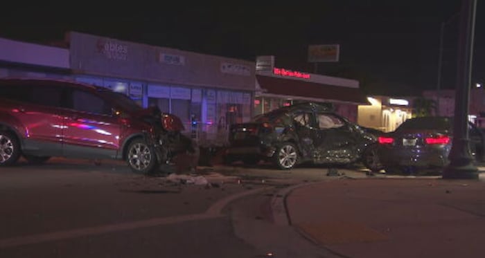 2 injured, 1 critical in West Miami crash