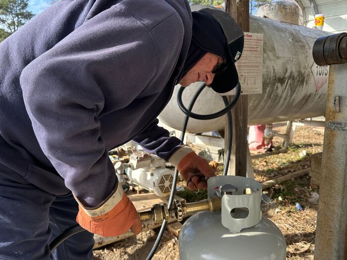 Tens of thousands enter 6th day without power as Carolinas and Virginia prep for a winter storm