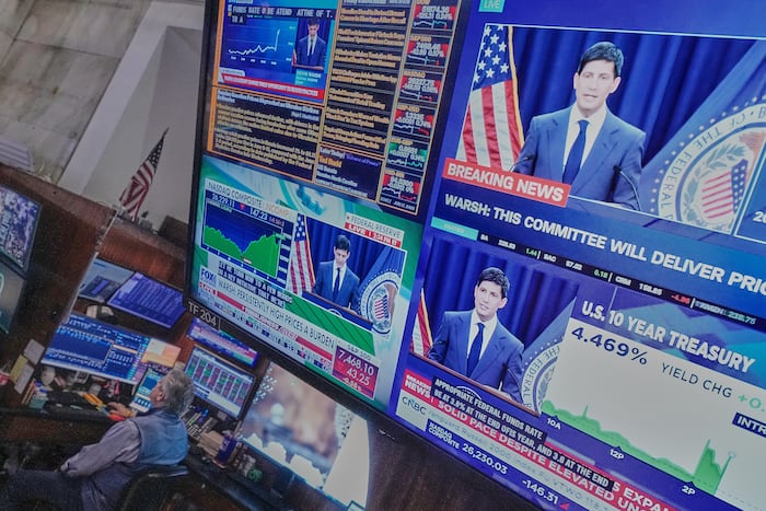US stocks sink on worries about a possible hike to interest rates this year by the Federal Reserve