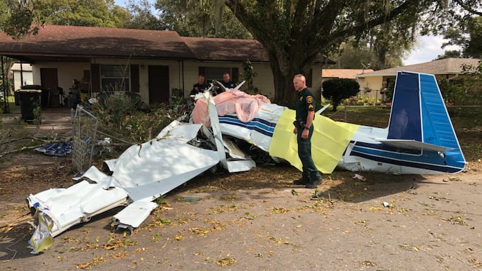 2 killed when small plane crashes in front yard of Florida home
