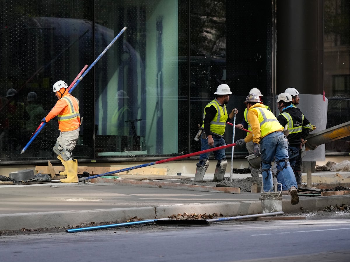 U.S. Unemployment Claims Fall to 194,000, Three-Month Low