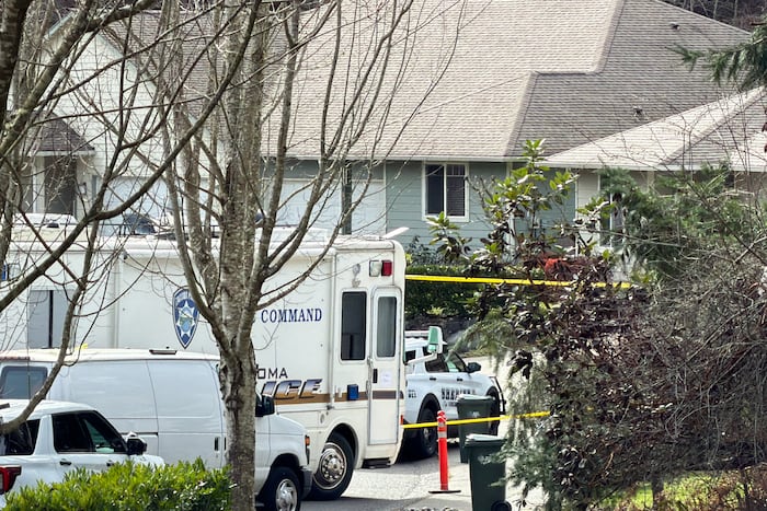 Man fatally stabs 4 people in Washington state as deputies head to serve him a restraining order