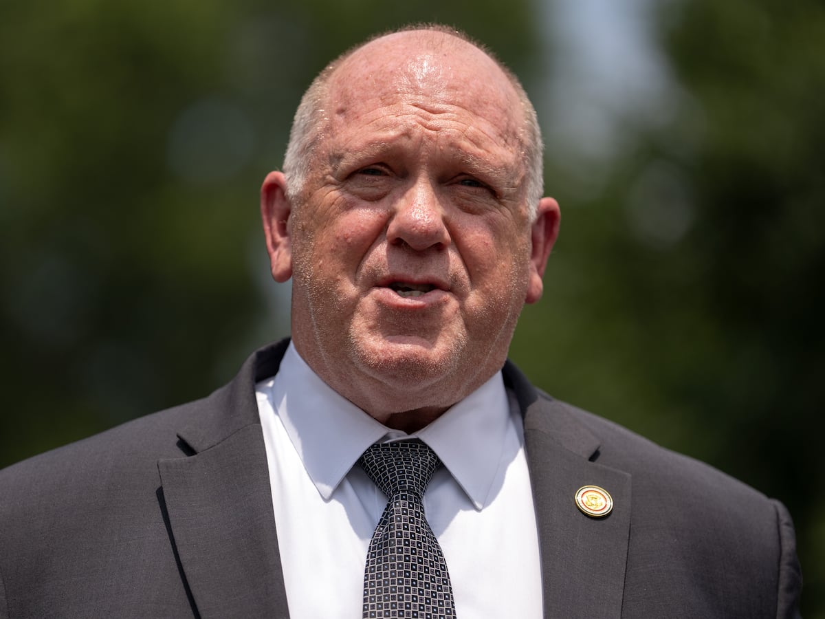Image linked from the original feed: Trump's border czar says vetting of ICE officer is under internal review after Maine shooting