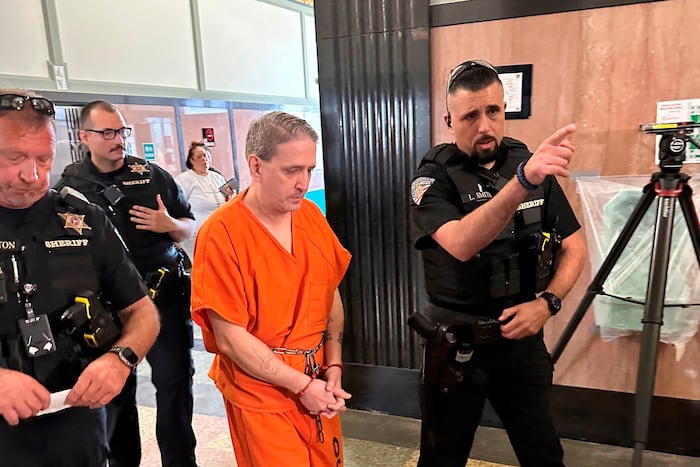 Oklahoma's Richard Glossip, who was nearly executed 3 times, granted bond while awaiting retrial