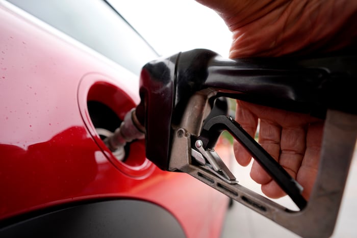 Key inflation gauge worsens, eroding Americans' income and spending power