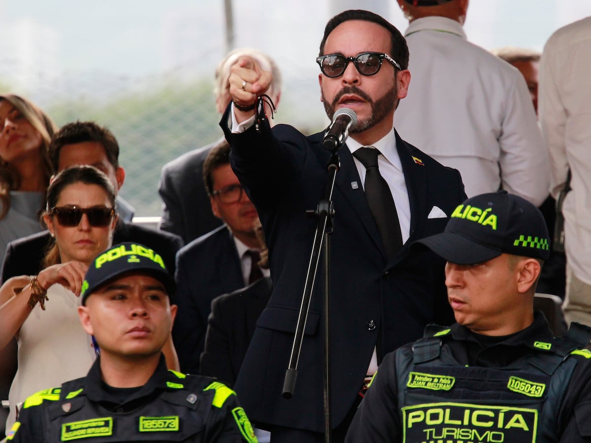 Image linked from the original feed: AP explica: Congreso avala juramentación de De la Espriella como presidente en suroeste de Colombia