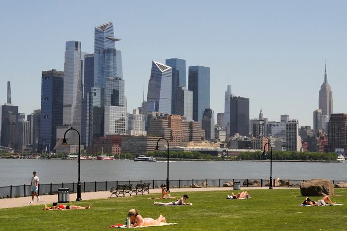 Eastern US sweats through another hot day before rain, cold move in
