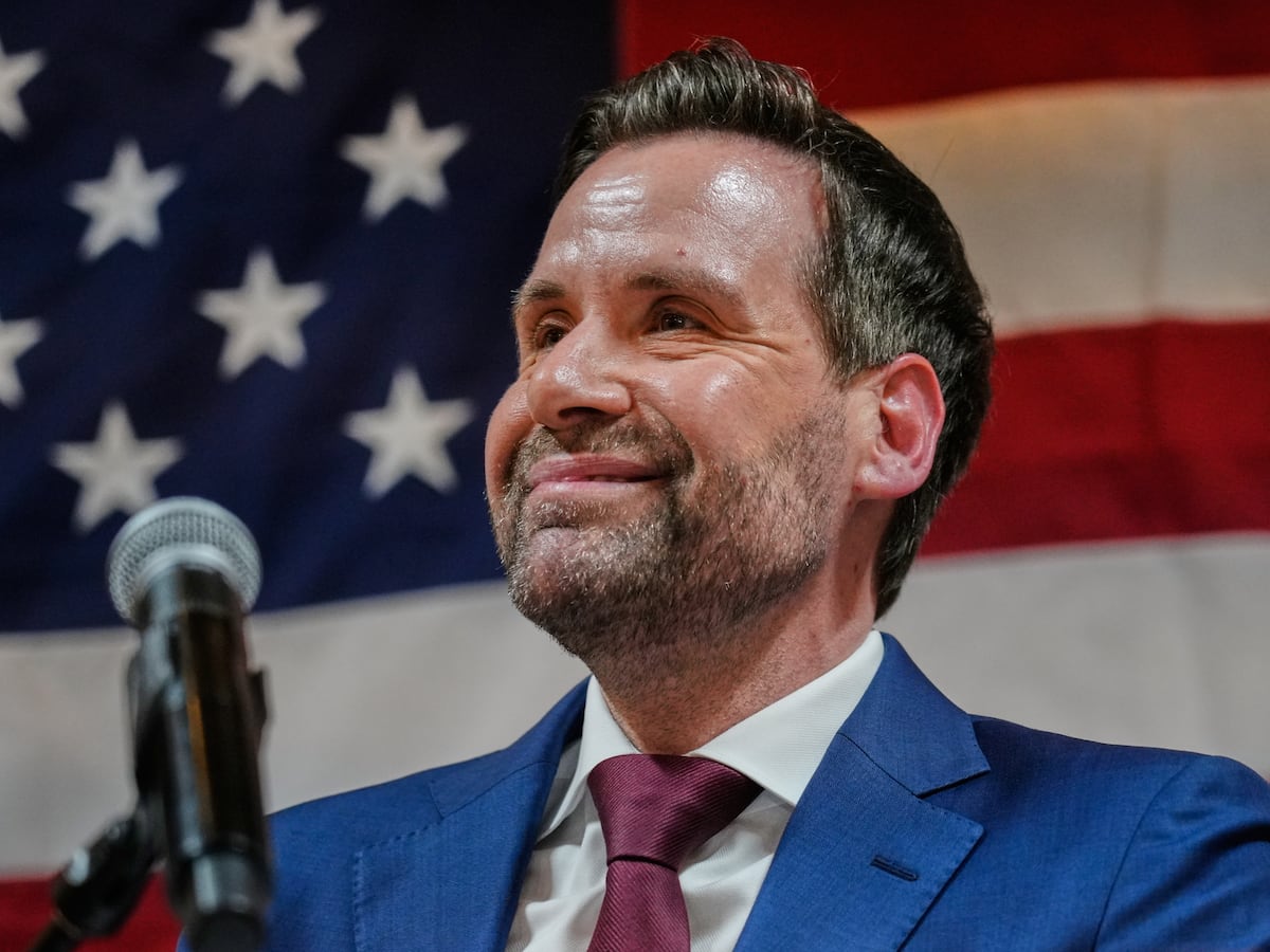 Image linked from the original feed: Obama endorses Iowa Democrat Turek for the US Senate in a video of them playing basketball