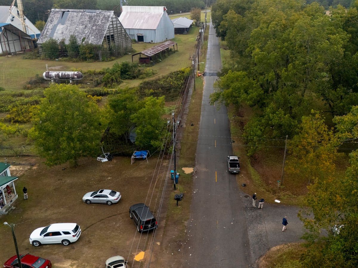 2 killed, dozens hurt as gunfire erupts at homecoming block party in south Georgia