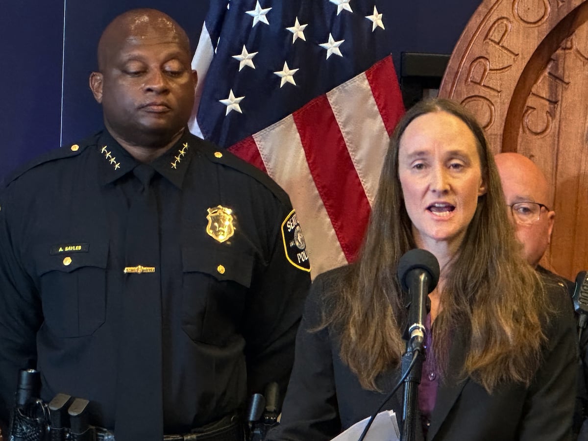 Image linked from the original feed: Seattle mayor defends ousting police chief after festival shootout