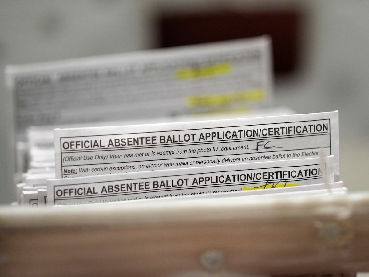 Image linked from the original feed: Wisconsin voters begin casting ballots at the polls in chaotic Democratic governor's race