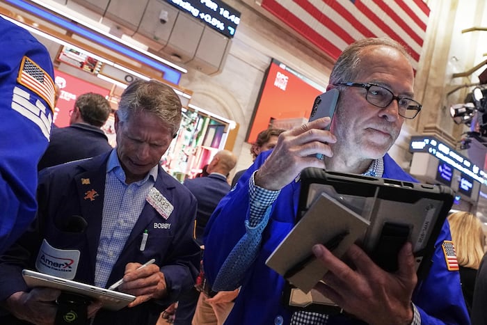 AI stocks sell off further, as oil prices keep climbing