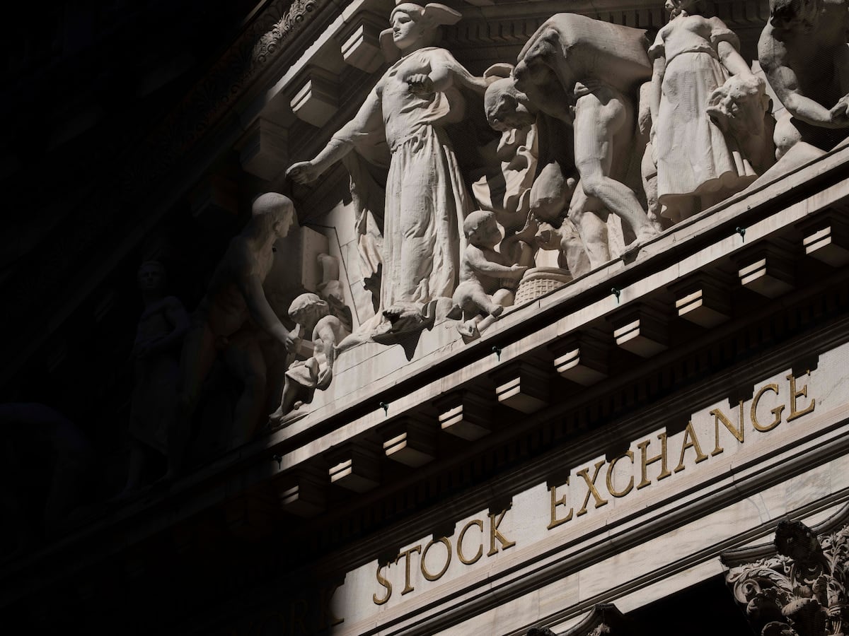 AI Stock Rebound Lifts U.S. Indexes as European Markets Decline