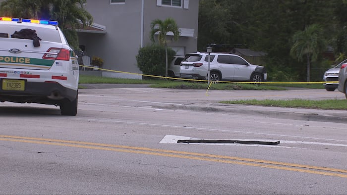 Crash in northwest Miami-Dade leaves 1 dead, 1 critical