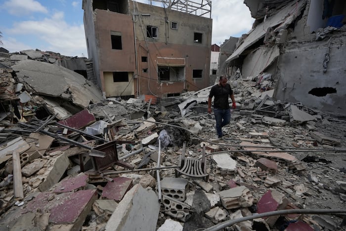 Israel and Hezbollah clash along a strategic Lebanese river after overnight strikes