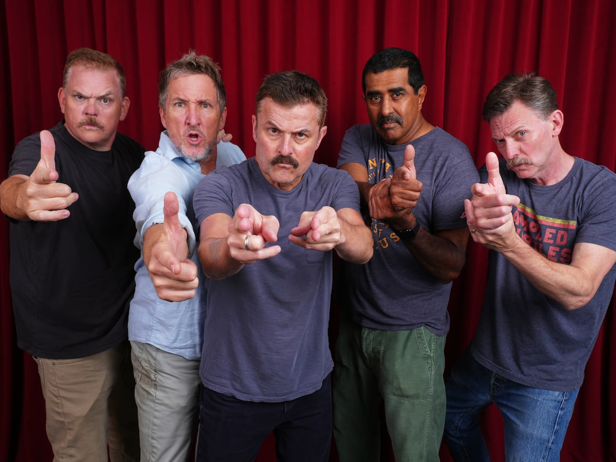 Imagem original da matéria: 'Super Troopers' at 25: A quarter-century of mustaches and maple syrup — and a new film