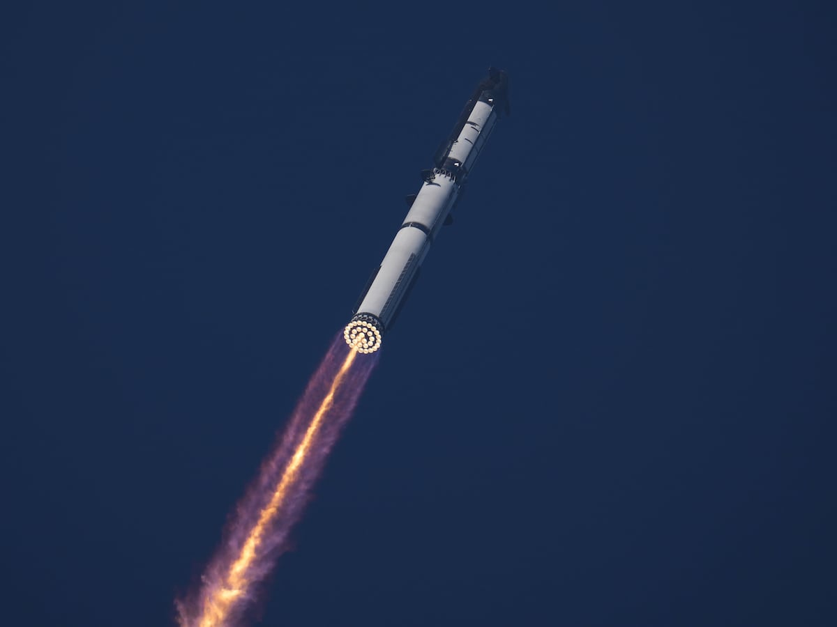 Image linked from the original feed: SpaceX launches Starship on another test flight, this time with the most advanced Starlinks