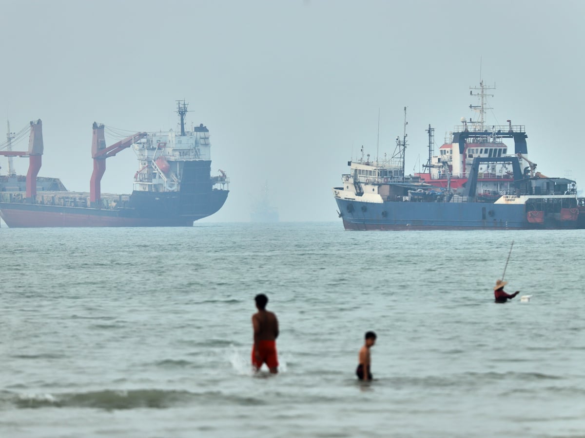 Image linked from the original feed: Oil prices ease after US and Iran pause their attacks