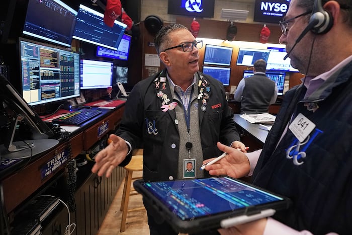 Sinking AI stocks and higher oil prices weigh on Wall Street