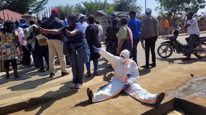 Photo: Local10 DR Congo Quarantines River Boat Passengers After Ebola-Related Death