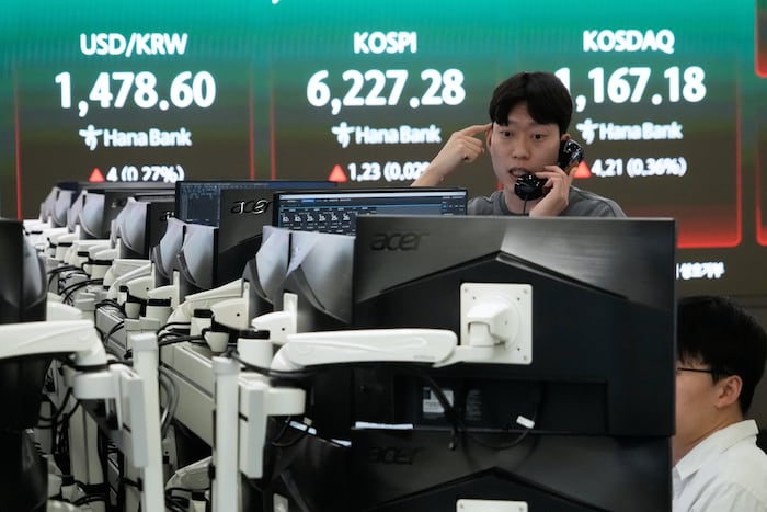 World shares mixed and oil falls after Wall Street sets another record on ceasefire hopes