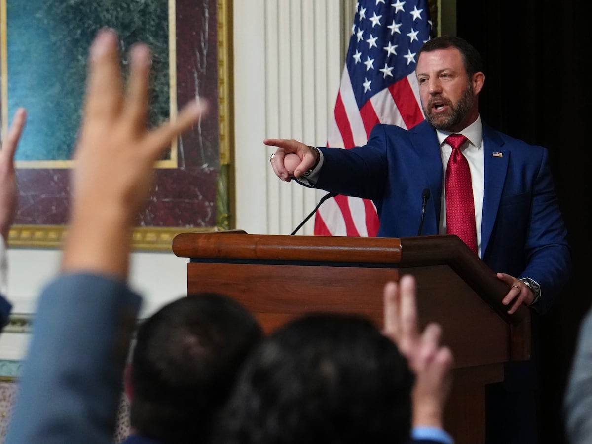Image linked from the original feed: Democrats press ICE on oversight, say 1 officer referred for discipline over use of force