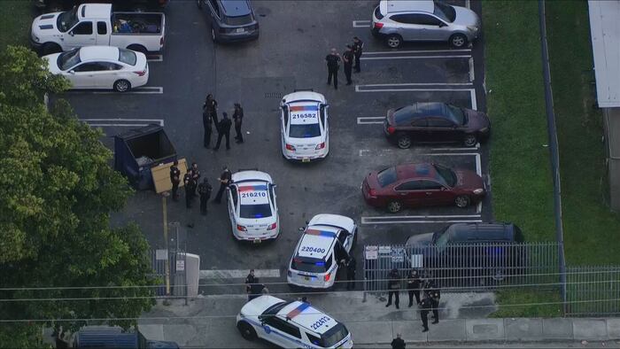 Police pursuit ends with gun seized, suspects detained in Miami