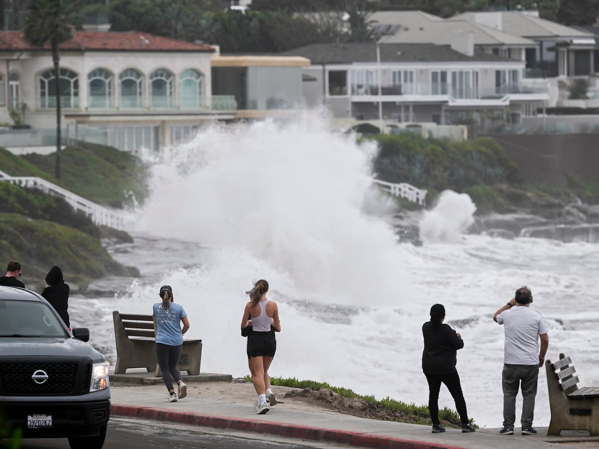 Isaias moves north into Appalachians and mid-Atlantic; Southern California battered by Rachel