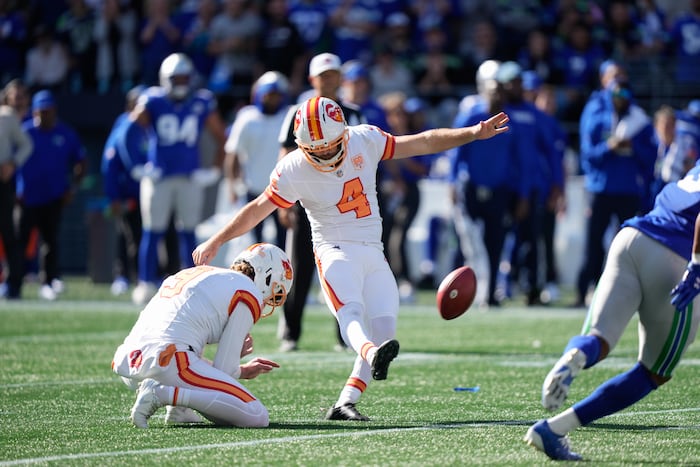 Bucs Edge Seahawks 38-35 in Mayfield-Darnold QB Duel