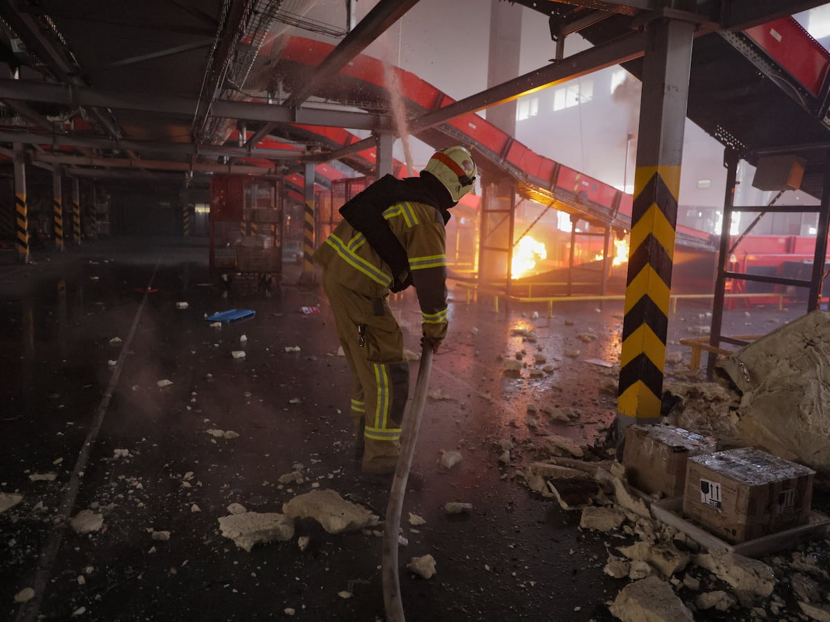 Image linked from the original feed: Ukrainian drones kill 5 in Russia and set fire to Wildberries warehouse