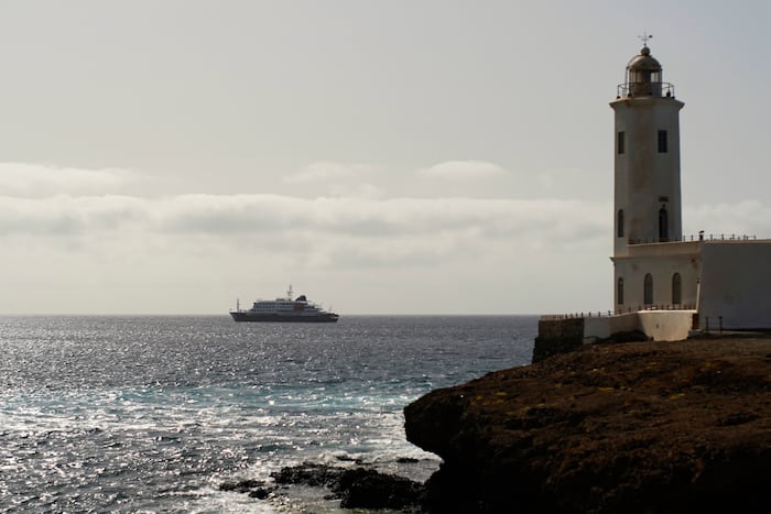 A cruise ship is waiting for help after a suspected outbreak of rare hantavirus onboard killed 3