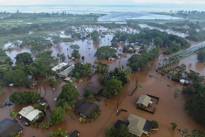 Flooding along Oahu's North Shore prompts evacuation order to over 4,000 people