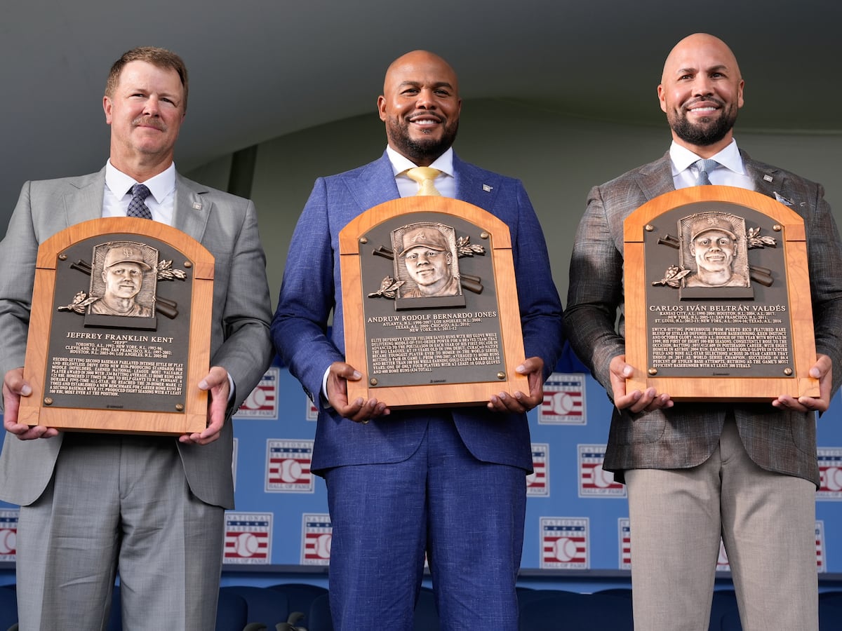 Image linked from the original feed: Beltrán, Jones and Kent pay tribute to home and family during Baseball Hall of Fame inductions