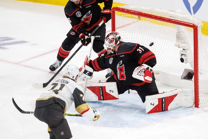 Hertl's goal lifts Golden Knights past Hurricanes 5-4 to open Stanley Cup Final