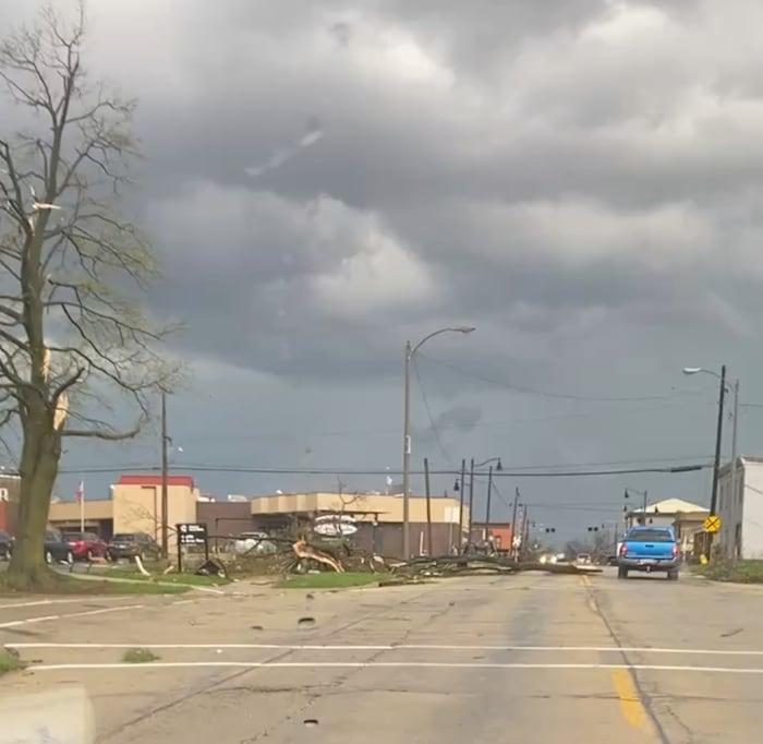 Powerful winds and reported tornadoes rip through the Midwest, leaving heavy damage but no deaths