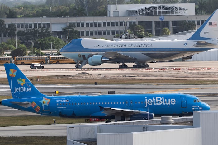 FAA briefly grounds all JetBlue flights after request from airline
