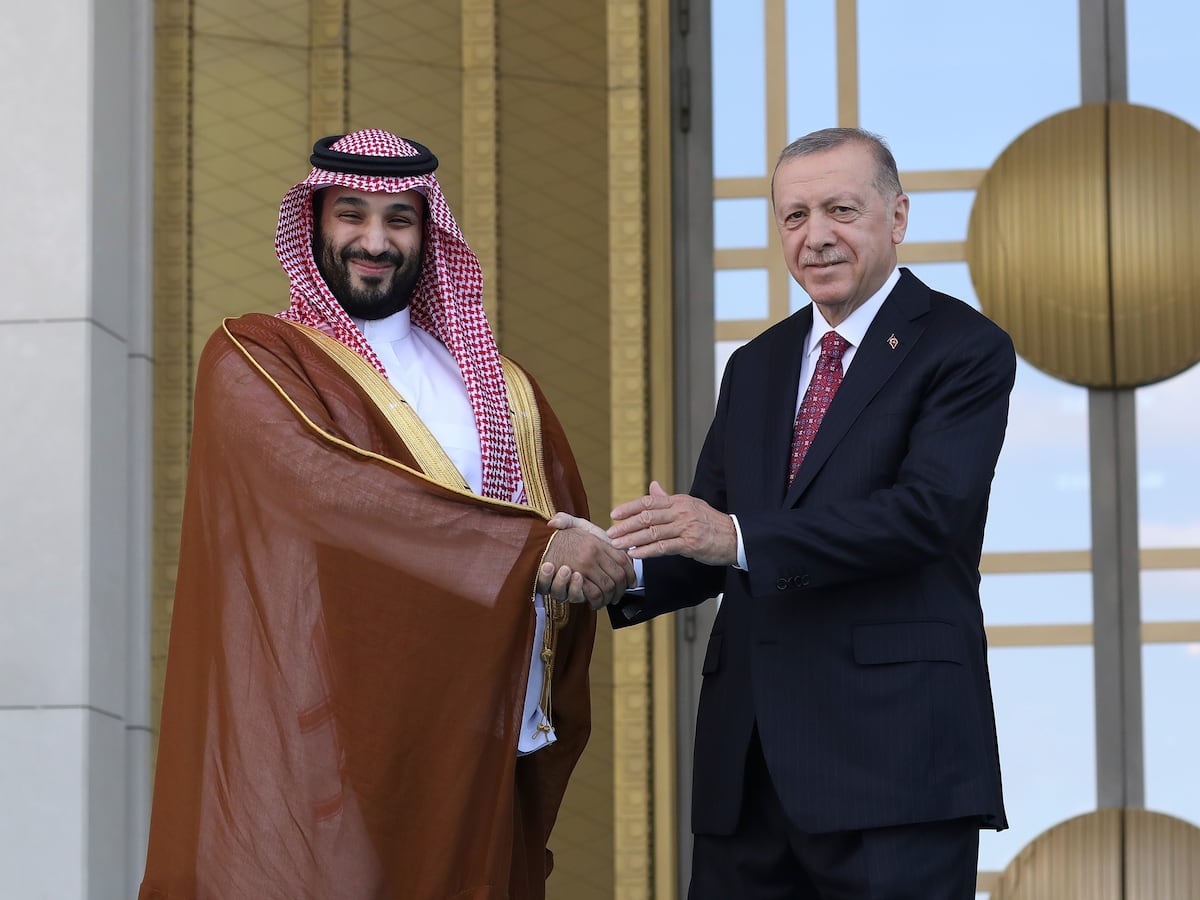 Image linked from the original feed: Turkey, Pakistan, Saudi Arabia sign a mutual defense deal, and other Middle East news