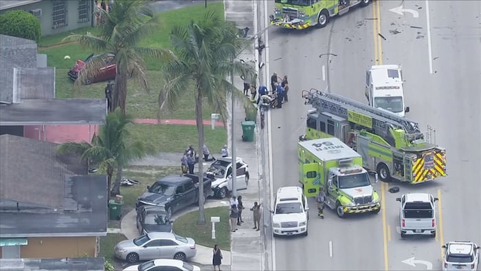 Miami Gardens crash sends 2 adults, 1 child to trauma centers