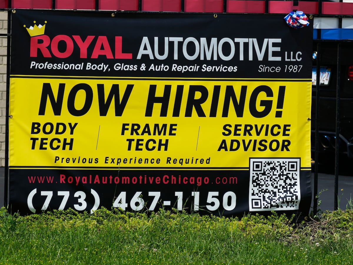 Image linked from the original feed: U.S. filings for unemployment aid fall to 187,000 last week, fewest in decades