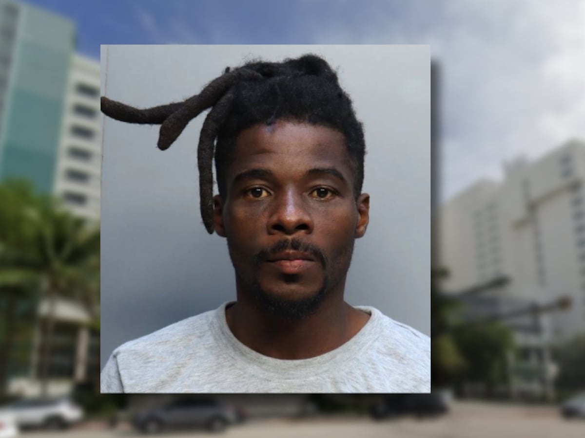Image linked from the original feed: Ladrón sediento entra por balcones a habitaciones de hotel en Miami Beach y solo logra robar jugo de manzana, dice la Policía